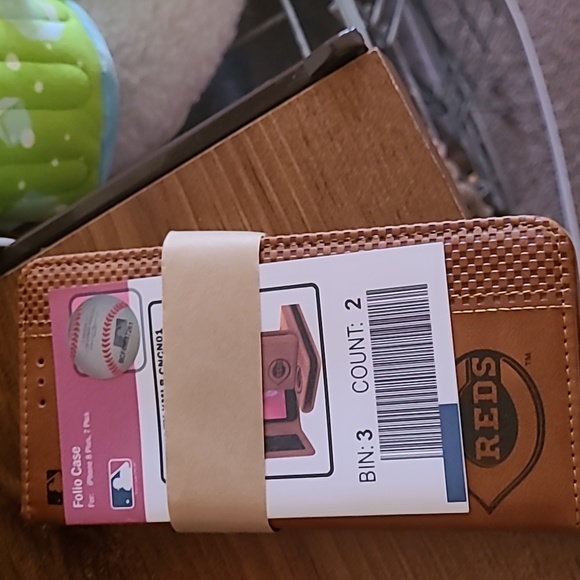 CINCINNATI REDS MLB IPHONE 8 PLUS, 7 PLUS FOLIO CASE - Picture 5 of 8